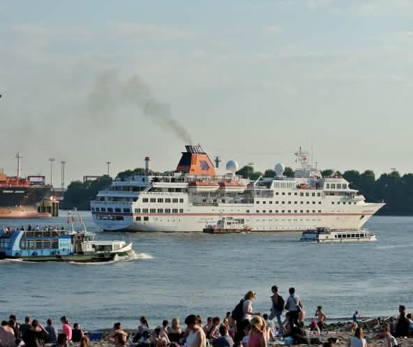 Cruiseschip Hanseatic op de Elbe in Hamburg, Duitsland