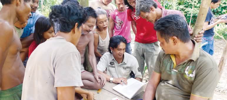 Inheemsen op Sumatra hebben hoop nodig – en hun bos! De inheemse Suku Anak Dalam met Feri Irawan te Jambi, Sumatra