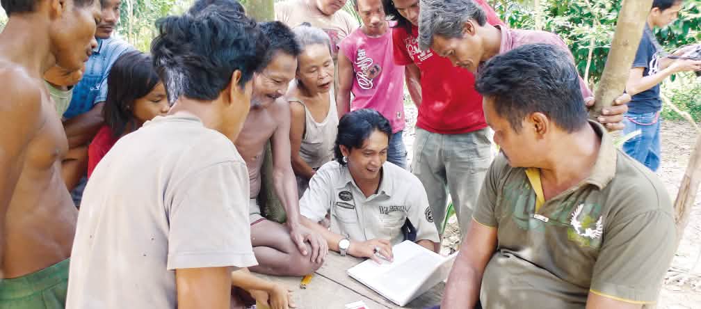 Inheemsen op Sumatra hebben hoop nodig – en hun bos! De inheemse Suku Anak Dalam met Feri Irawan te Jambi, Sumatra