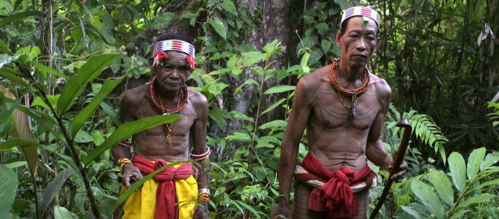 Twee inheemse mannen op Siberut