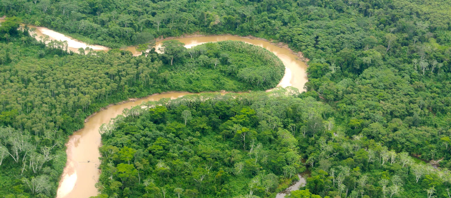 De Amazone in Peru vanuit de lucht