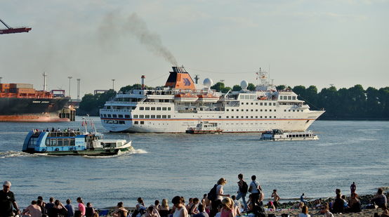 Cruiseschip Hanseatic op de Elbe in Hamburg, Duitsland