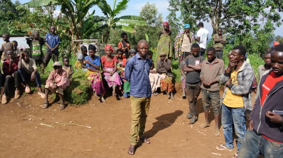 Het volk van de Batwa dichtbij het Kahuzi-Biega National Park