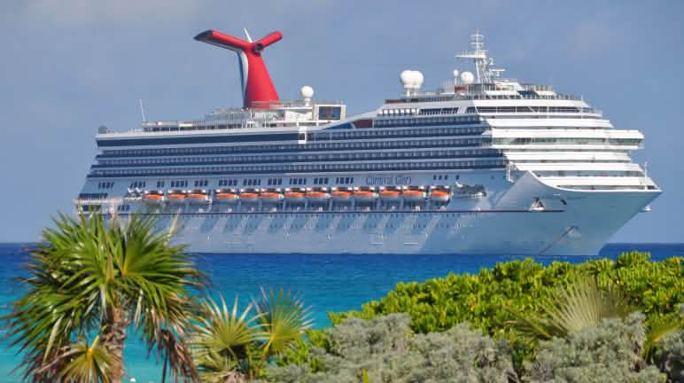 Cruiseship in de Caraïbische Zee